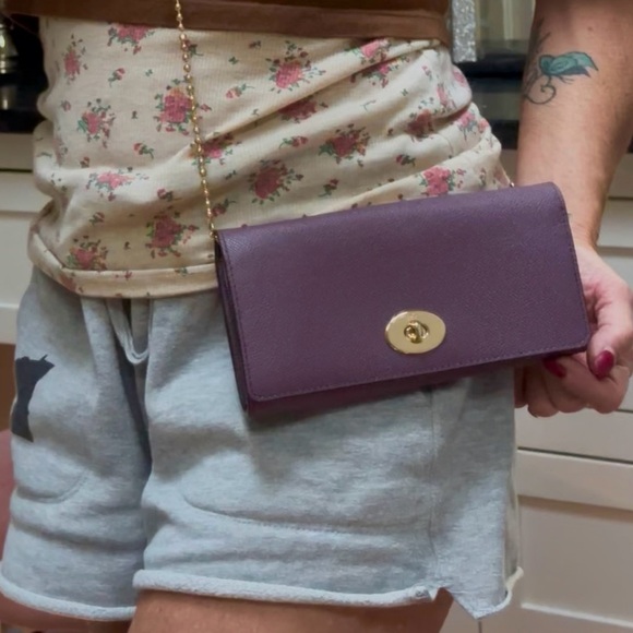 COACH PURPLE CROSSBODY BAG CLUTCH WALLET ON GOLD BEADED CHAIN - Picture 2 of 16